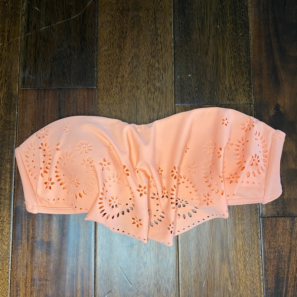 Strapless swimsuit top
